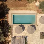 Lamia Del Bosco Con Piscina