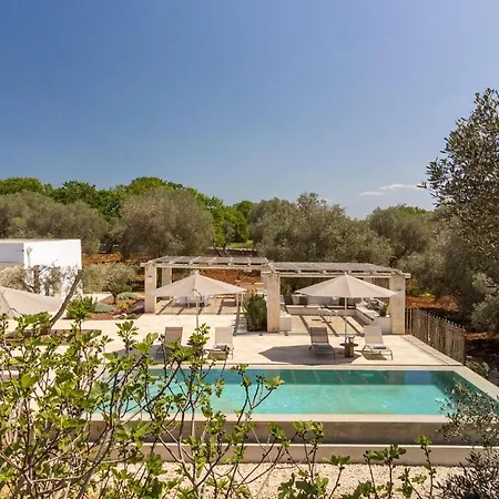 Lamia Del Bosco Con Piscina فيلة أوستوني