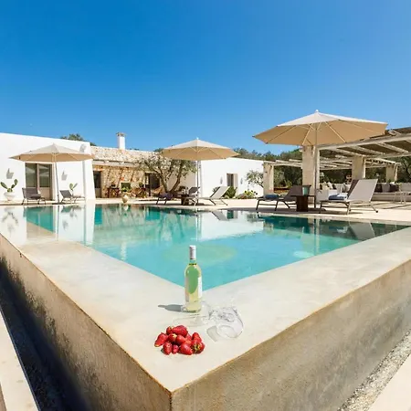 Lamia Del Bosco Con Piscina فيلة أوستوني