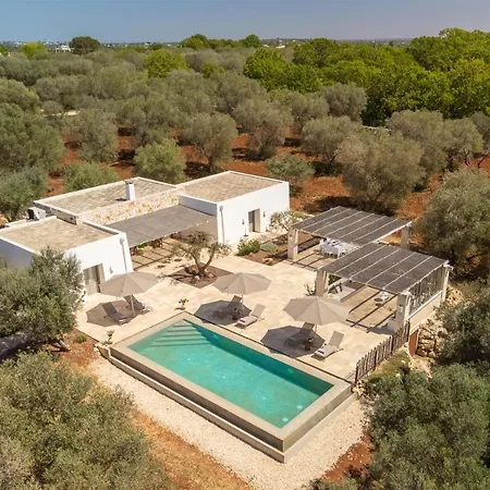 فيلة Lamia Del Bosco Con Piscina