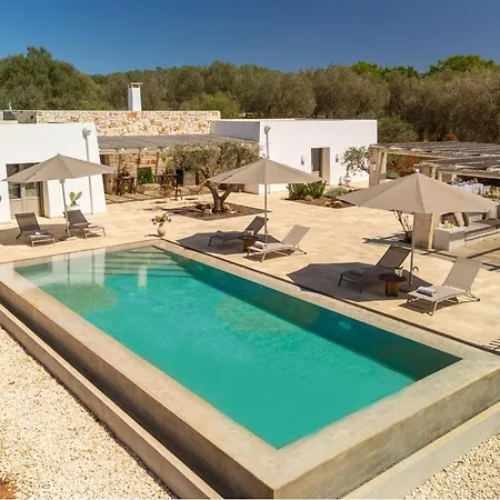 فيلة Lamia Del Bosco Con Piscina أوستوني