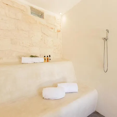 Lamia Del Bosco Con Piscina فيلة *