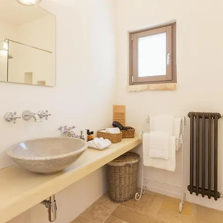 Lamia Del Bosco Con Piscina فيلة *