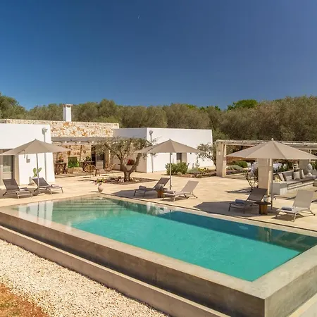 Lamia Del Bosco Con Piscina