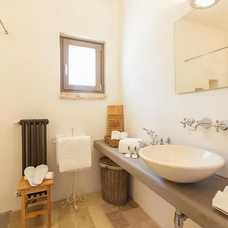 Lamia Del Bosco Con Piscina فيلة *