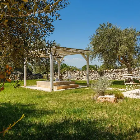 Lamia Del Bosco Con Piscina