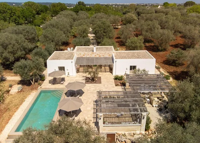 فيلة Lamia Del Bosco Con Piscina *