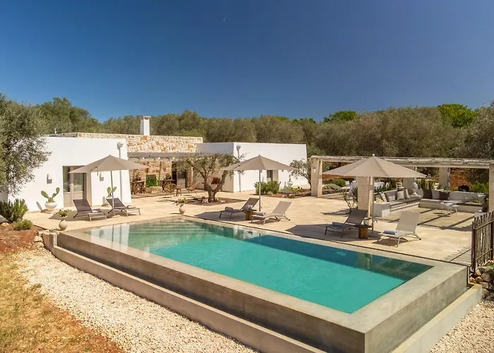 Lamia Del Bosco Con Piscina